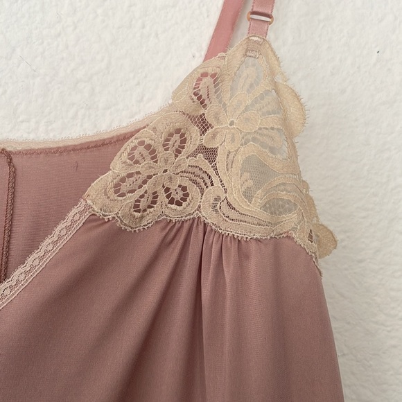 Deena Styled in California Vintage Teddy with Lace Trim - Picture 12 of 12